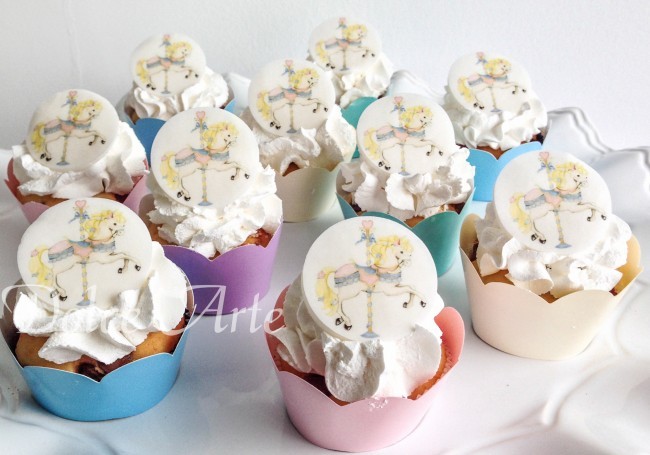 Cupcakes Decorados com Pastilha de Açúcar Cavalo Carrossel