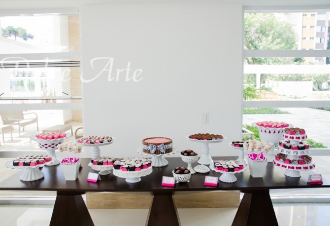 Mesa de Doces - Aniversário Cinema Bonequinha de Luxo