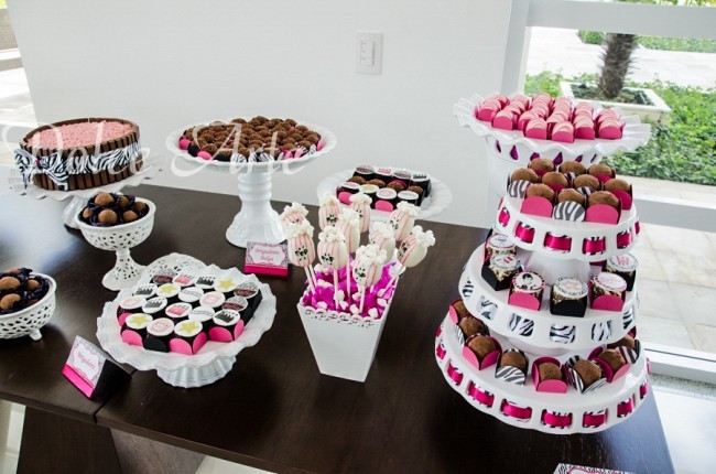 Mesa de Doces - Aniversário Cinema Bonequinha de Luxo