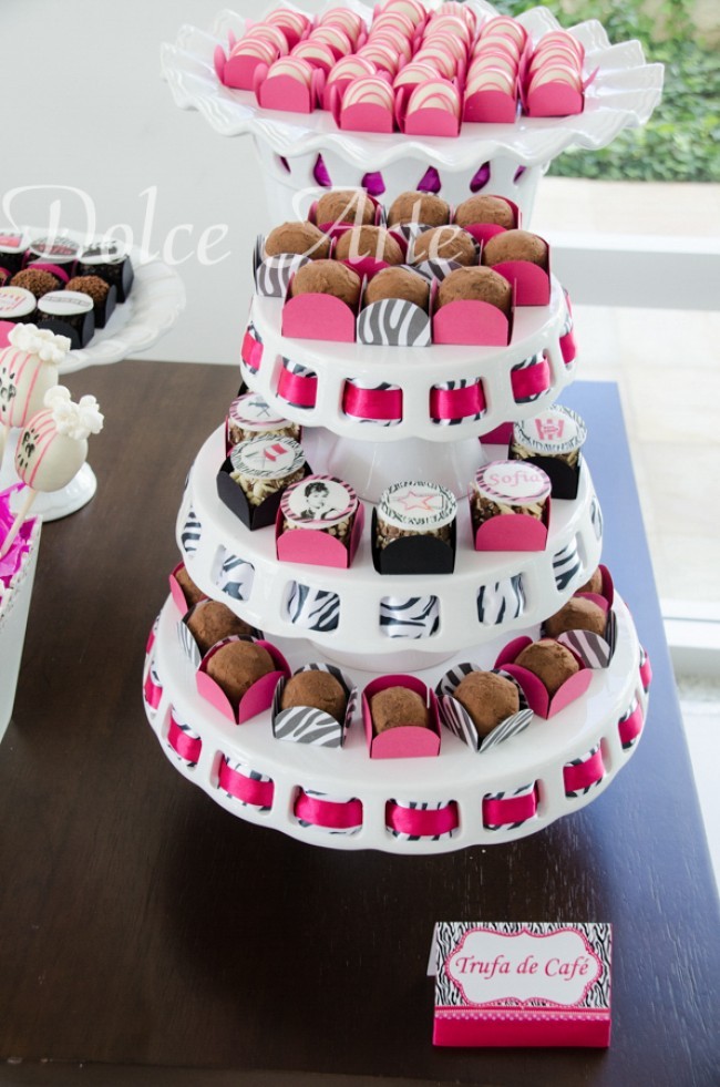 Mesa de Doces - Aniversário Cinema Bonequinha de Luxo