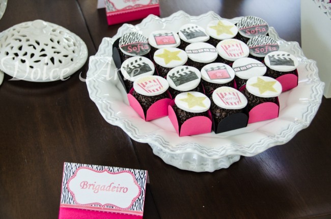 Mesa de Doces - Aniversário Cinema Bonequinha de Luxo