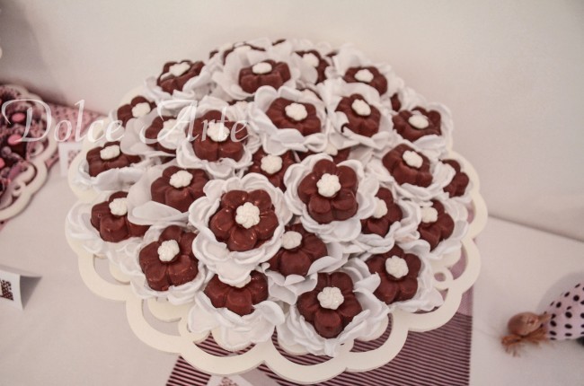 Mesa de Doces - Chá de Panela Marrom e Rosa