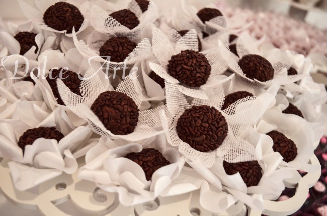 Mesa de Doces - Chá de Panela Marrom e Rosa