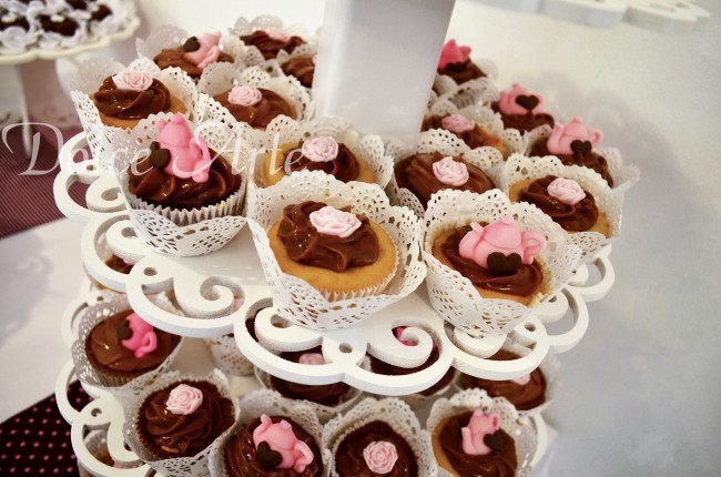 Mesa de Doces - Chá de Panela Marrom e Rosa