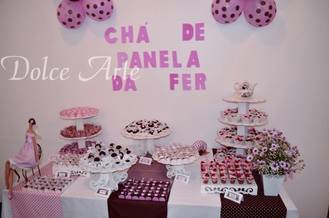 Mesa de Doces - Chá de Panela Marrom e Rosa