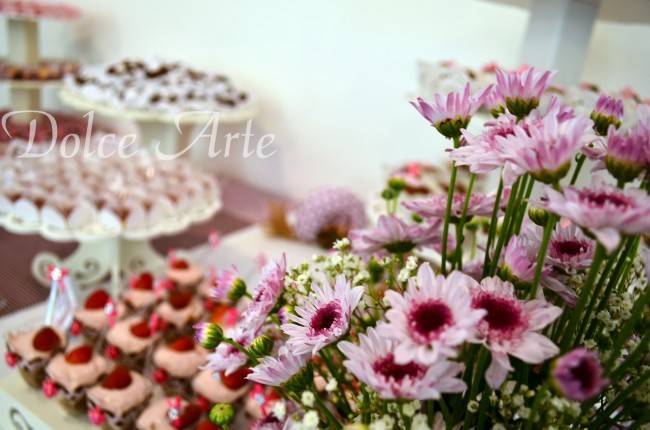 Mesa de Doces - Chá de Panela Marrom e Rosa