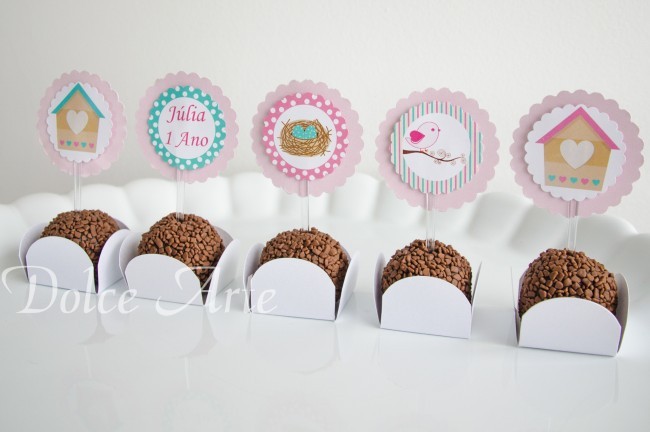 Doces decorados com Toppers personalizados