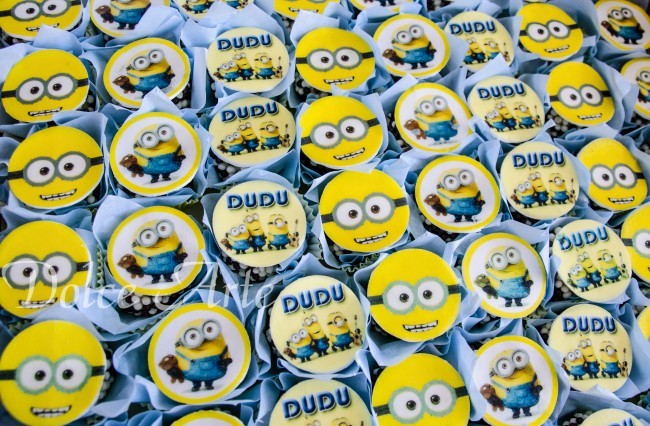 Doces Decorados com Pastilha de Açúcar Minions