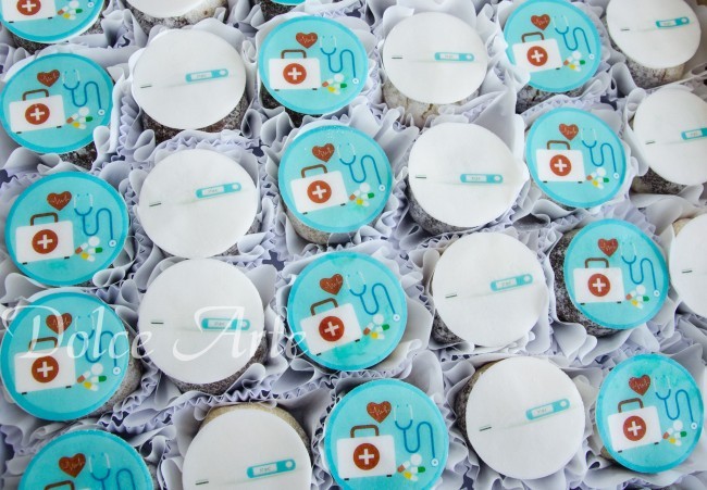 Doces Decorados com Pastilha de Açúcar Medicina