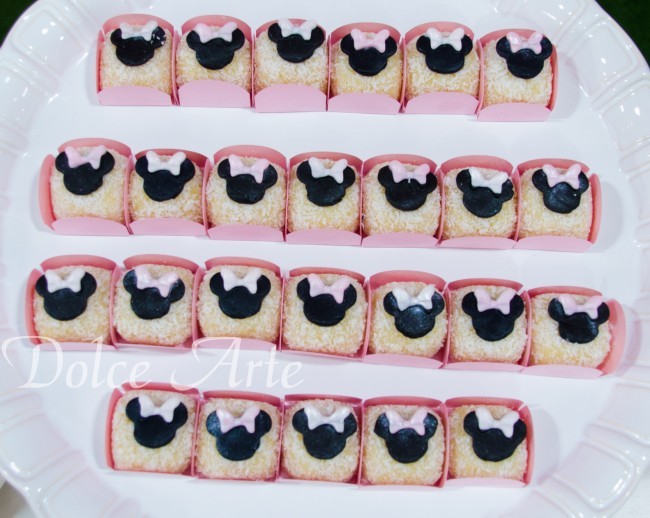 Doces Decorados Minnie Rosa