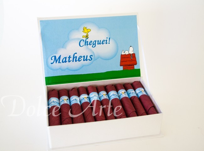 Caixa com Charutos de Chocolate Personalizados Snoopy