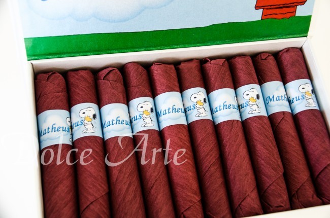 Caixa com Charutos de Chocolate Personalizados Snoopy
