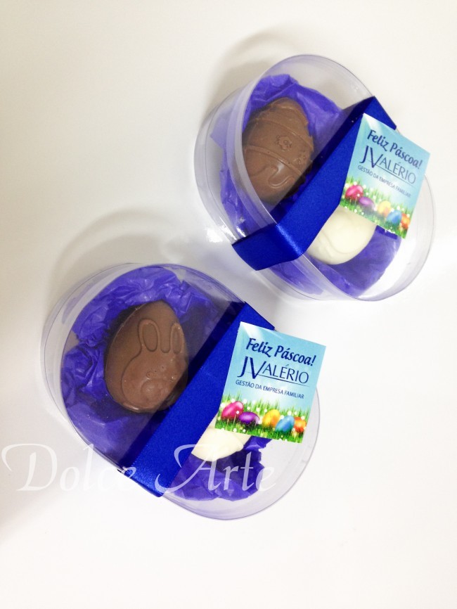 Caixinha de acetato com 2 ovinhos de chocolate maciços