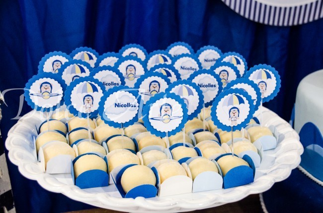 Brigadeiros com toppers decorados ursinho