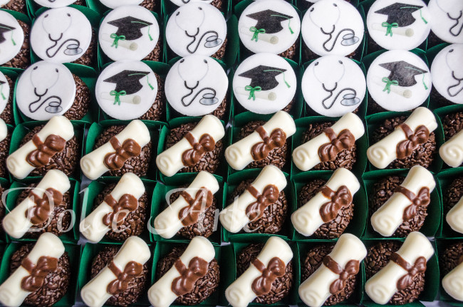 Doces Decorados Formatura e Profissões