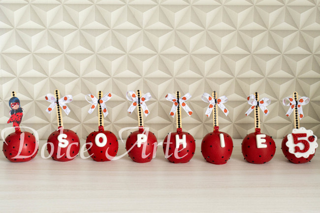Maçã decorada Ladybug - Miraculous
