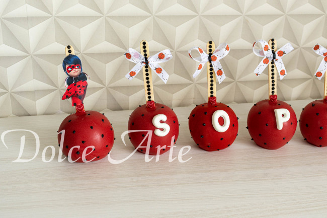 Maçã decorada Ladybug - Miraculous
