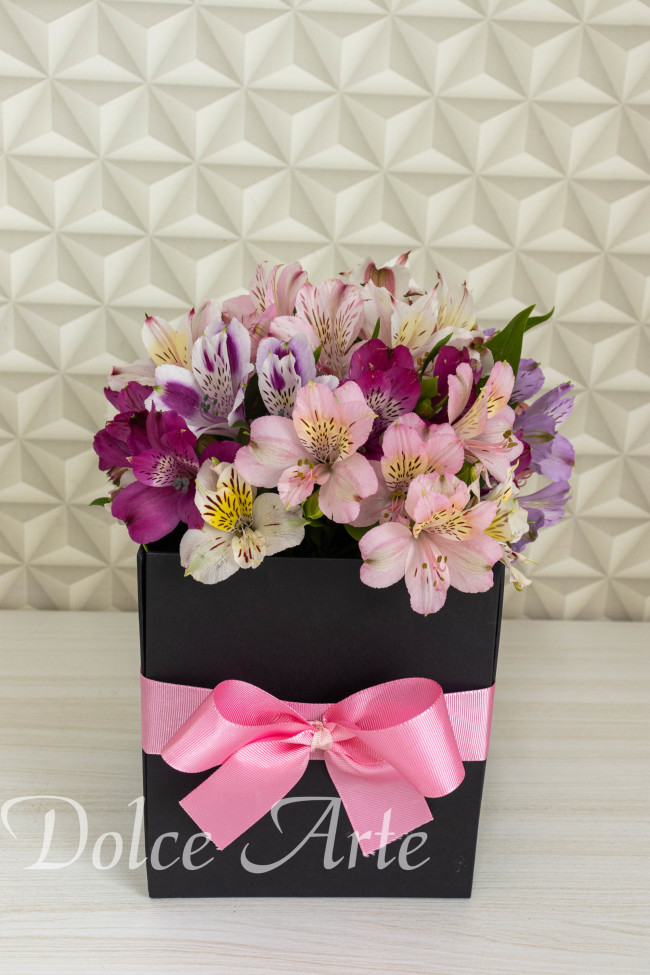 Caixa Personalizada com Flores e Doces