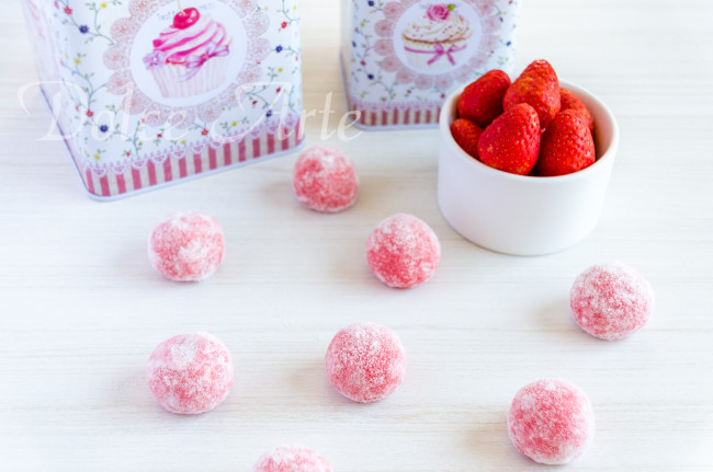 Brigadeiro de Morango no Açúcar