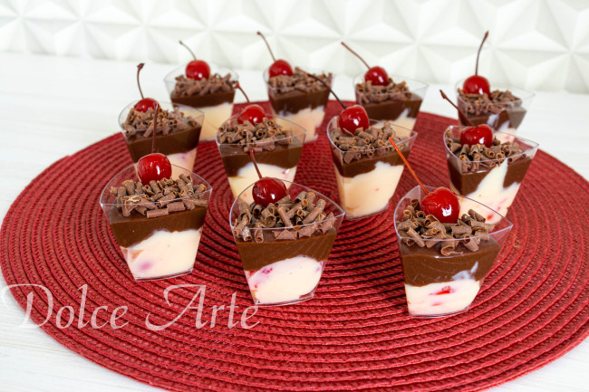 Tacinhas de Trufado com Cereja