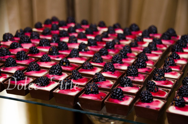 Caixinha de Brigadeiro Branco com Amora