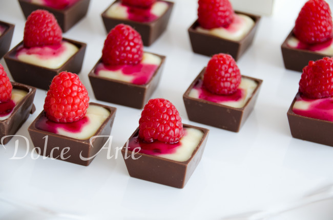 Caixinha de Brigadeiro Branco com Framboesa