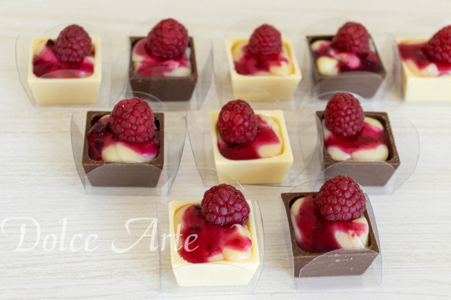 Caixinha de Brigadeiro Branco com Framboesa
