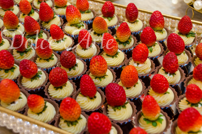 Caixinha de Brigadeiro Branco com Morango