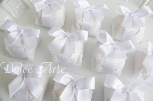 Bem-Casado em crepom com fita de cetim