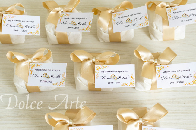 Bem-Casado em crepom com fita de cetim