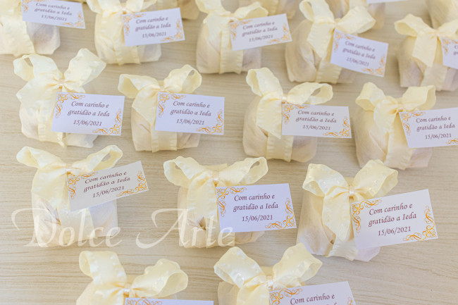 Bem-Vivido em crepom com fita de especial e tag