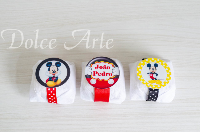 Bem-Vivido em crepom com fita de cetim e tag redonda