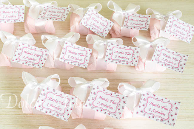 Bem-Vivido em crepom com fita de cetim e tag