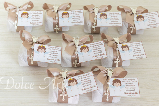 Bem-Batizado em crepom com fita de cetim, tercinho e tag