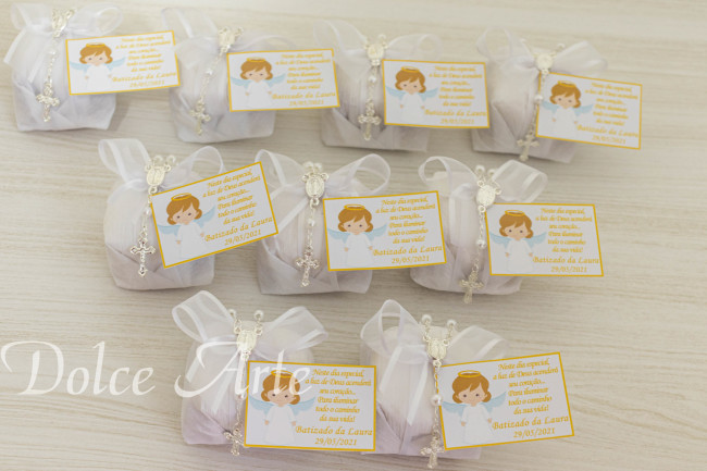 Bem-Batizado em crepom com fita de organza, tercinho e tag