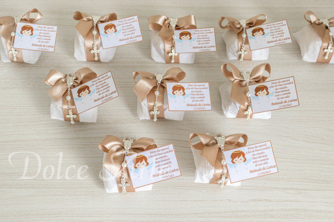 Bem-Batizado em crepom com fita de cetim, tercinho e tag