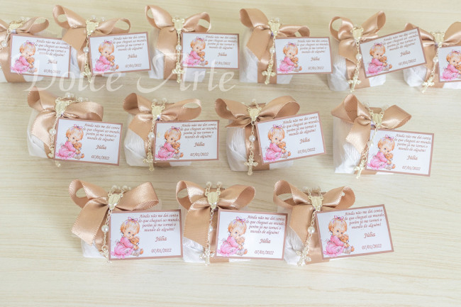 Bem-Batizado em crepom com fita de cetim, tercinho e tag