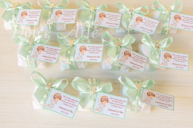 Bem-Batizado em crepom com fita de cetim, tercinho e tag