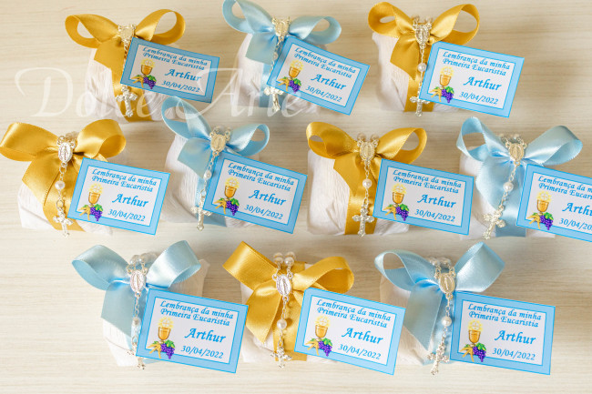 Bem-casado Comunhão em crepom com fita de cetim, tercinho e tag