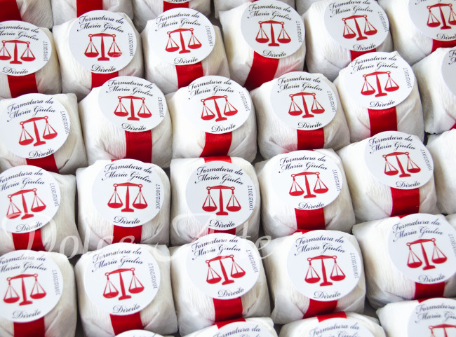 Bem-Formandos em crepom com fita de cetim e tag redonda