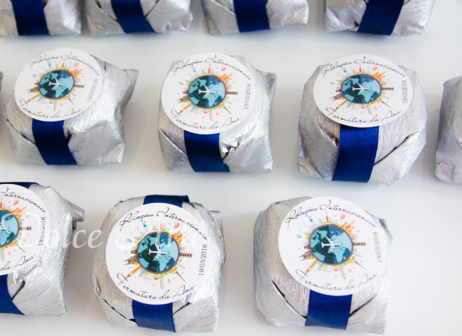 Bem-Formandos em crepom com fita de cetim e tag redonda