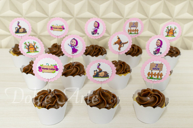 Cupcakes Decorados com topper Masha e Urso