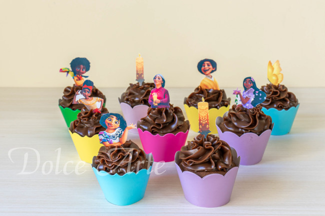 Cupcakes Decorados com topper recorte Encanto