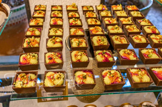 Caixinha de Pistache com Frutas Vermelhas