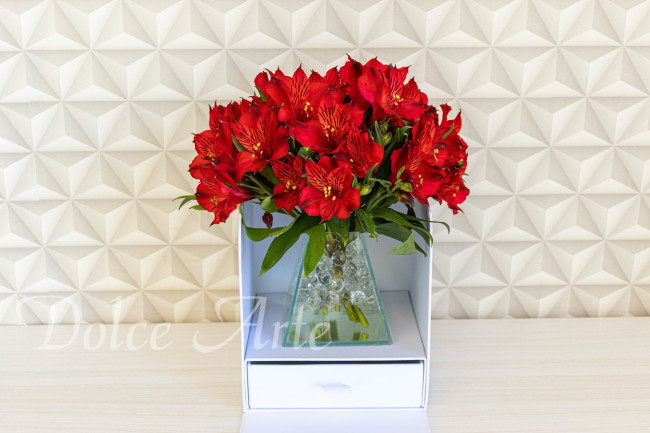 Caixa Personalizada com Flores e 16 Doces