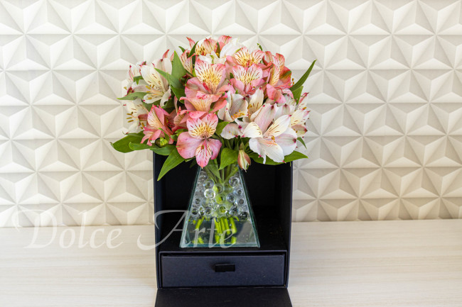 Caixa Personalizada com Flores e 16 Doces