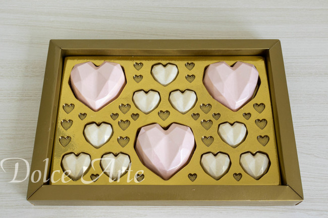 Caixa com corações de chocolate