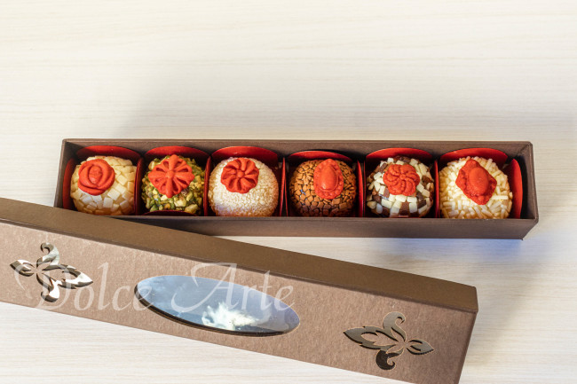 Caixa Especial com 6 doces decorados