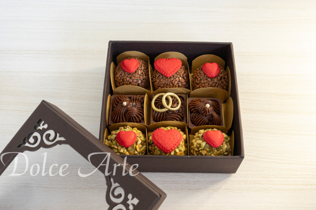 Caixa Especial com 9 doces decorados