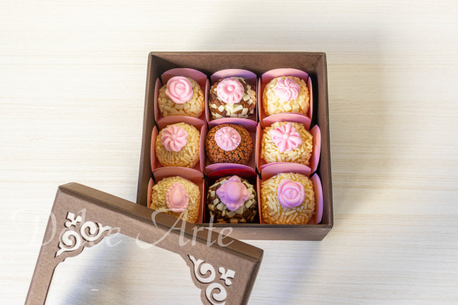 Caixa Especial com 6 doces decorados